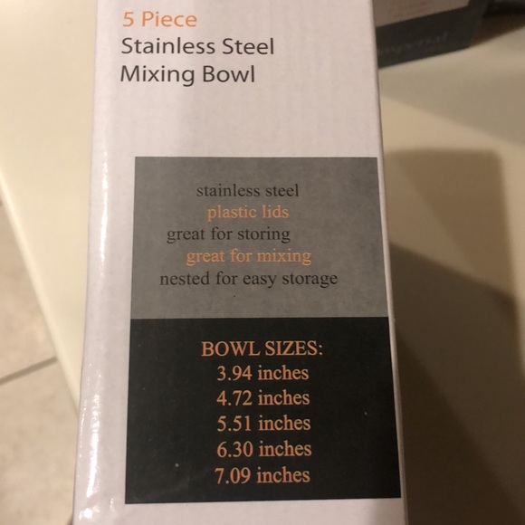 5 piece stainless steel bowls with lids - Picture 3 of 4